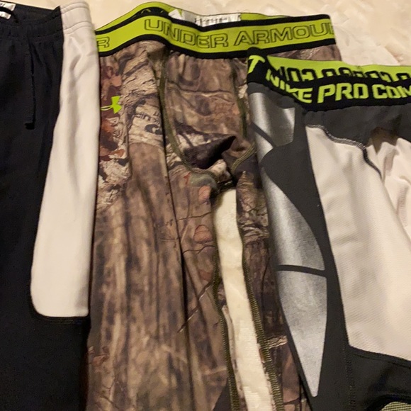 Boys Nike and under armor compression pants medium - Picture 3 of 5